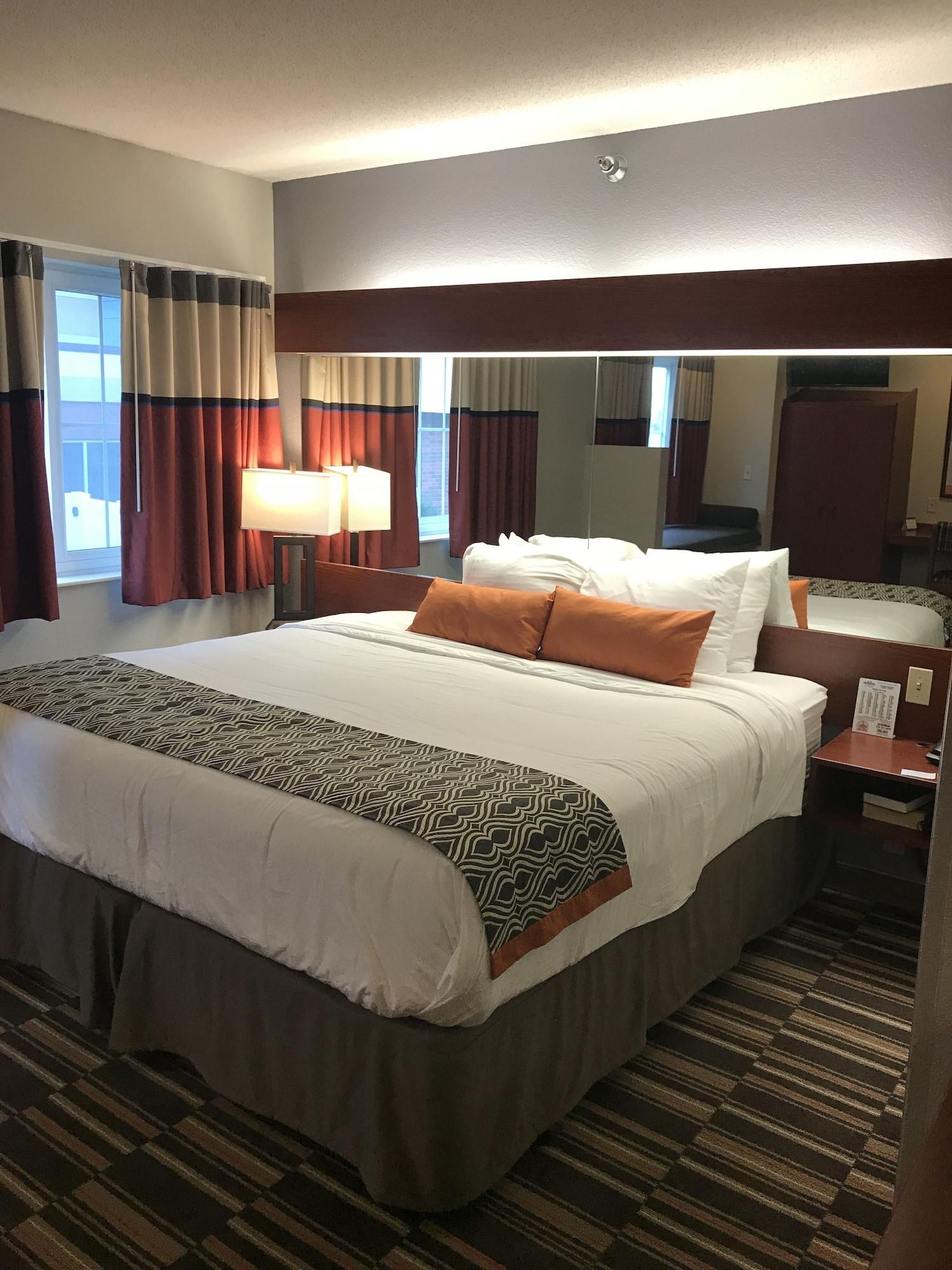Microtel Inn & Suites Urbandale Bagian luar foto