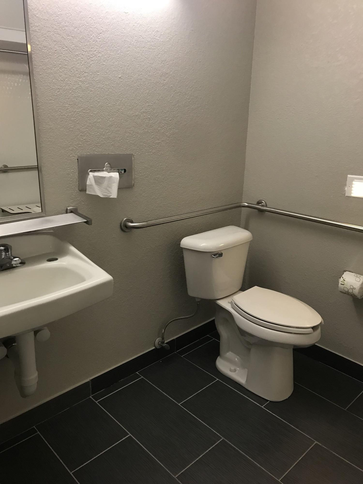 Microtel Inn & Suites Urbandale Bagian luar foto