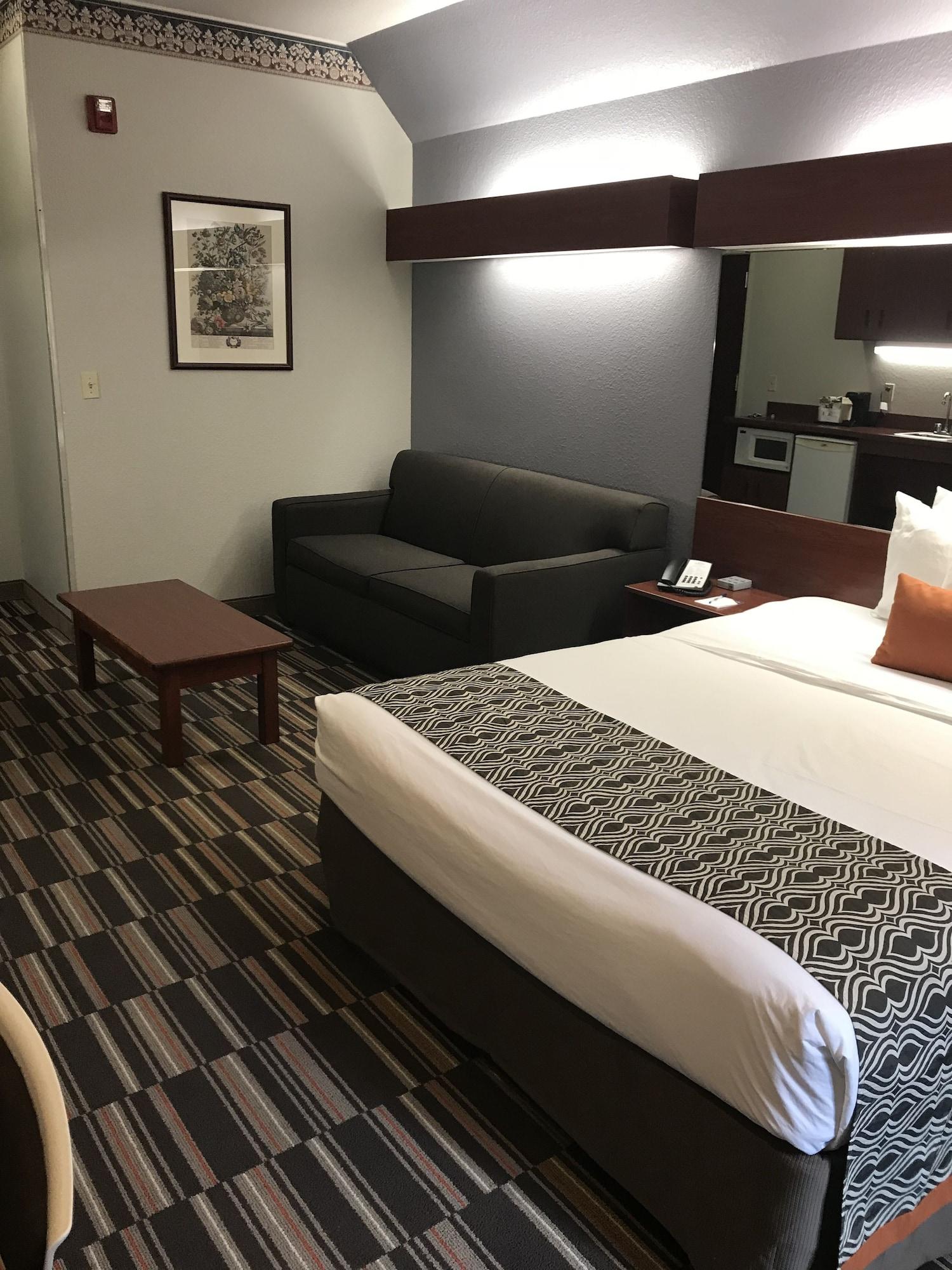Microtel Inn & Suites Urbandale Bagian luar foto
