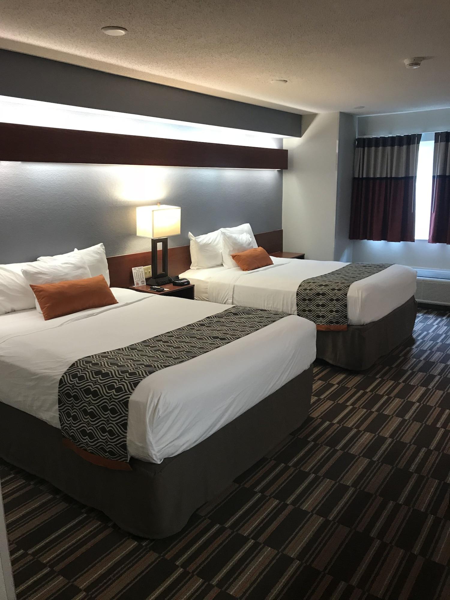 Microtel Inn & Suites Urbandale Bagian luar foto