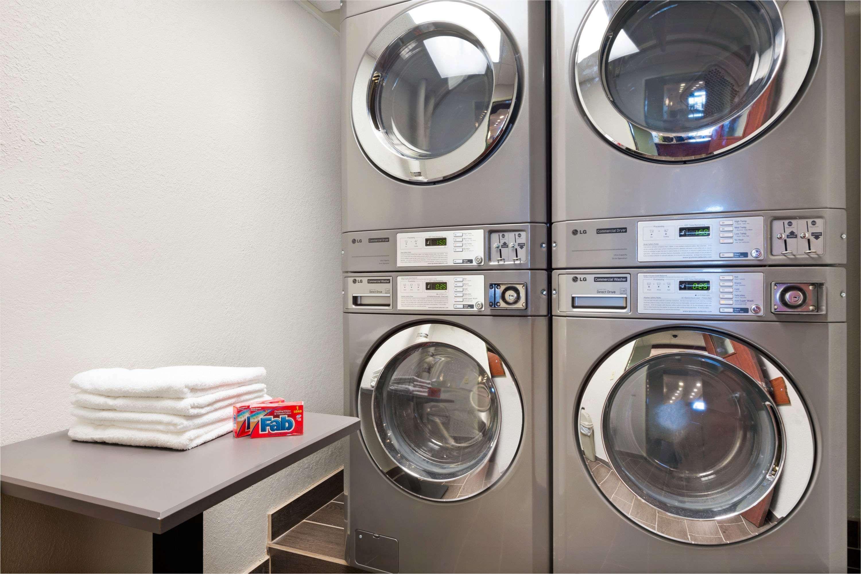 Microtel Inn & Suites Urbandale Bagian luar foto