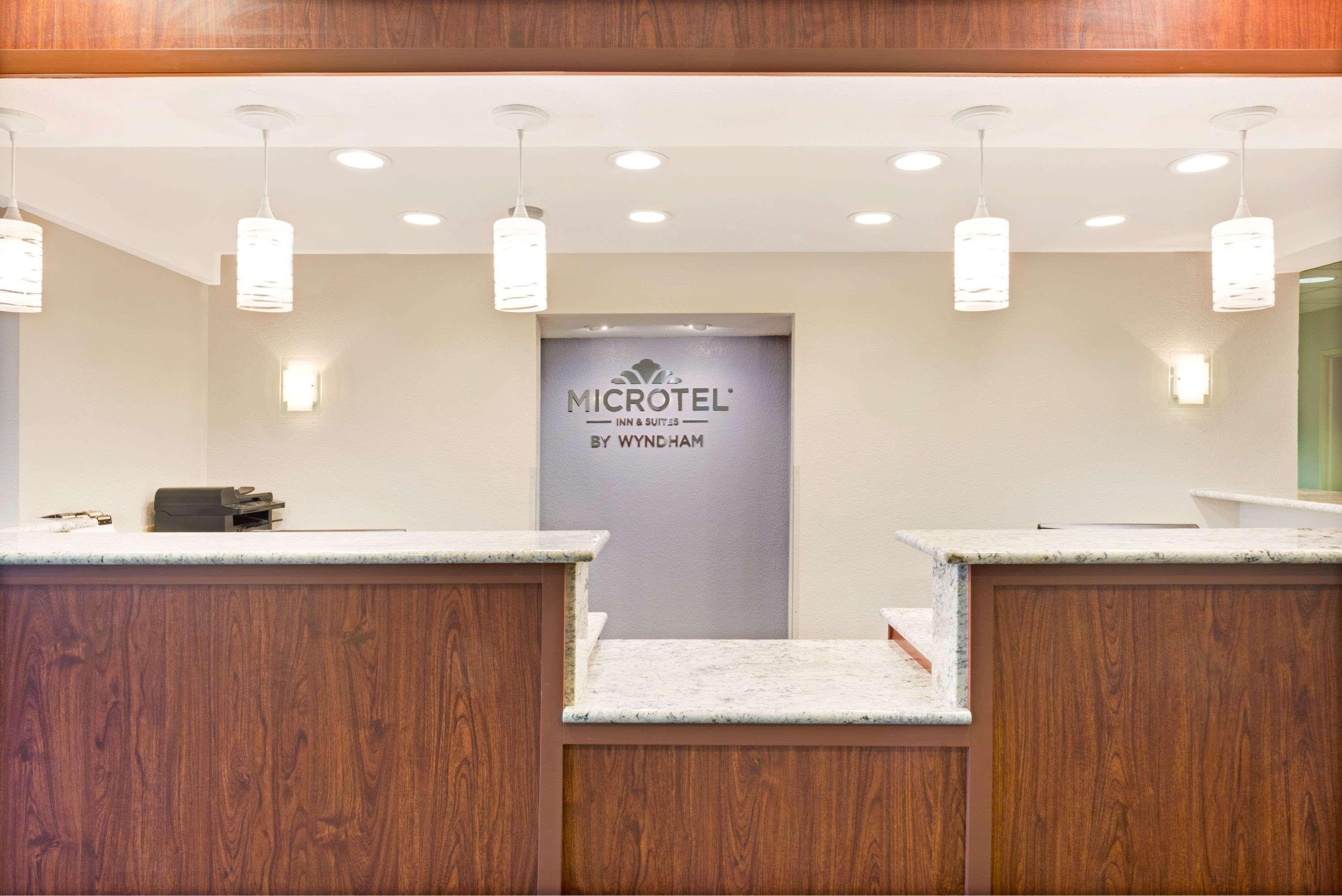 Microtel Inn & Suites Urbandale Bagian luar foto
