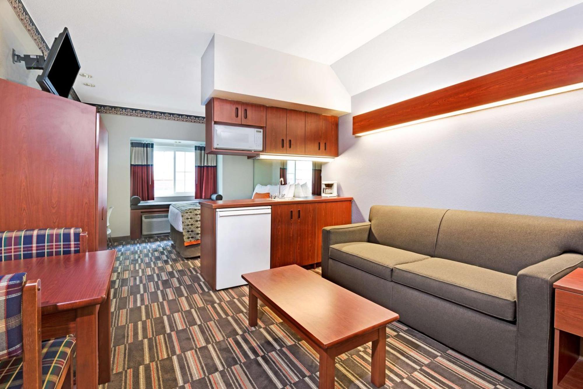 Microtel Inn & Suites Urbandale Bagian luar foto