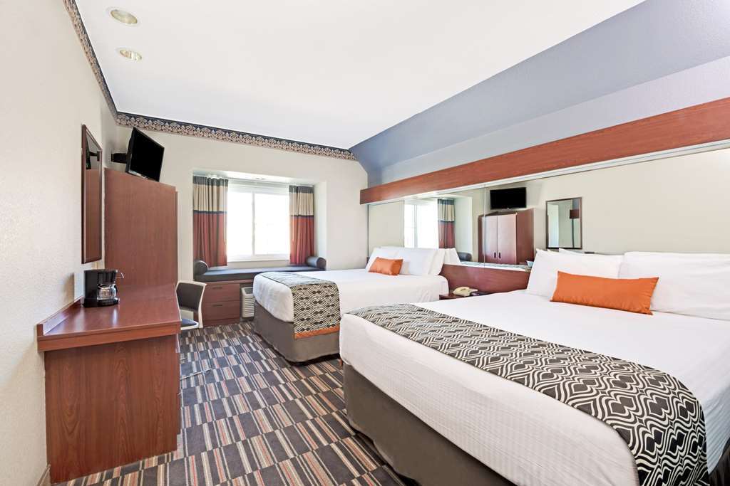 Microtel Inn & Suites Urbandale Ruang foto